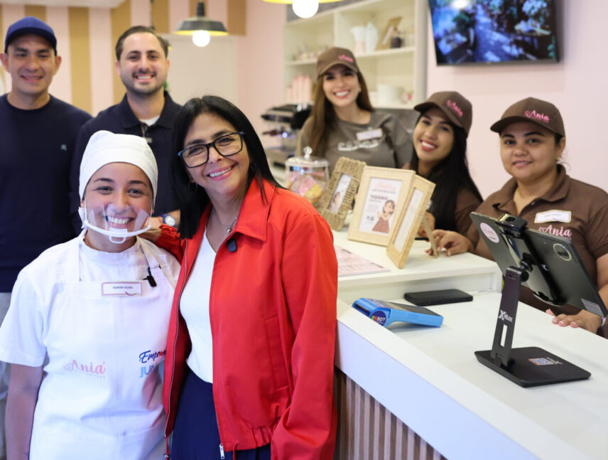 Delcy Rodríguez visita emprendimiento “Ania Gluten Free”