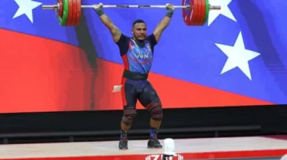 Julio Mayora se impuso con marcas récord