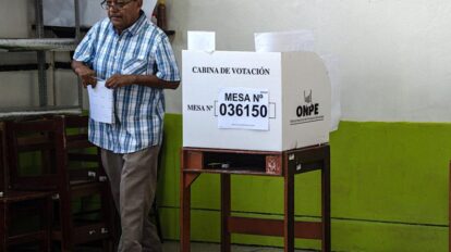 Cierra votación en Perú y comienza un escrutinio