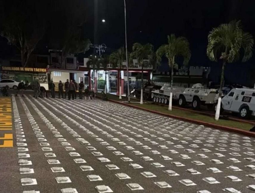 Detuvieron a tres traficantes y le incautaron 917 panelas de drogas