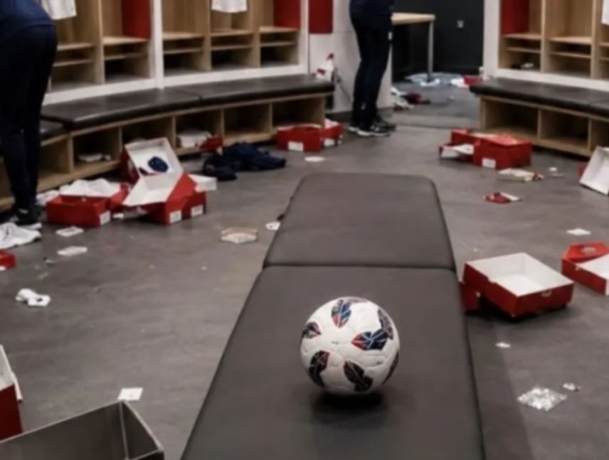 Roban las botas y los balones de la selección inglesa