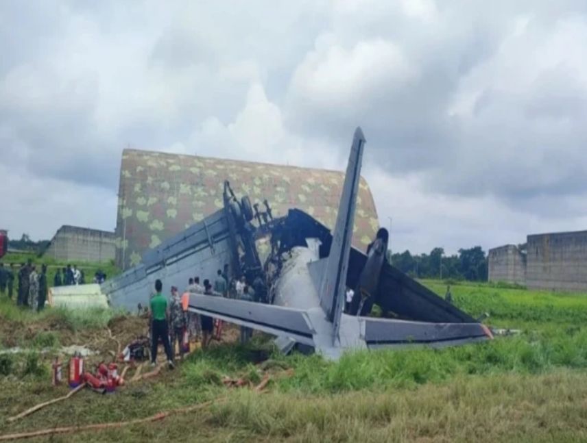 Cinco muertos en accidente de avión militar en India