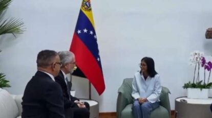 Presidenta (e) sostiene encuentro con líderes evangélicos de EEUU