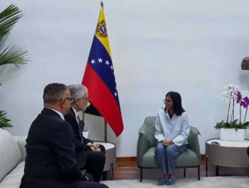 Presidenta (e) sostiene encuentro con líderes evangélicos de EEUU