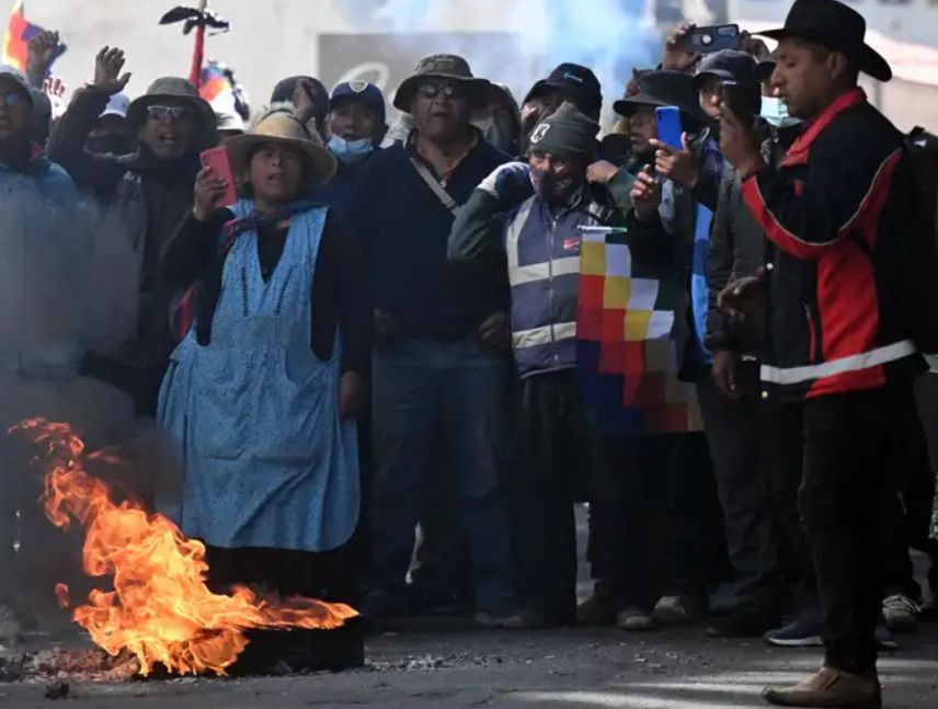 Decreta estado de excepción en Bolivia tras protestas