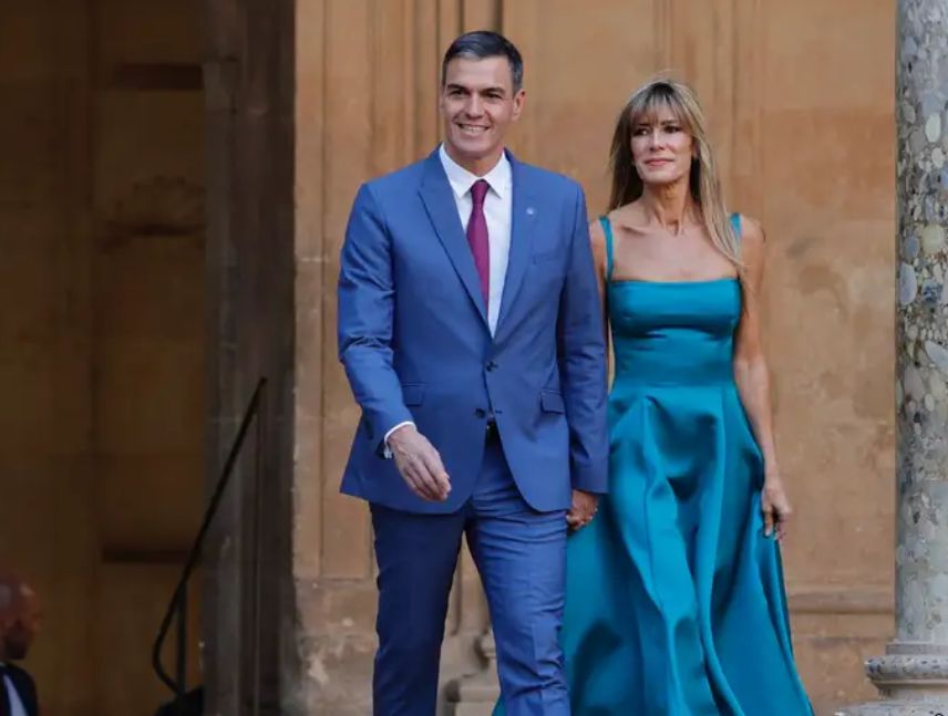 Tribunal envía a juicio a la esposa de Pedro Sánchez