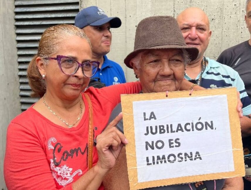 Jubilados de Cantv protestaron en varias partes del país