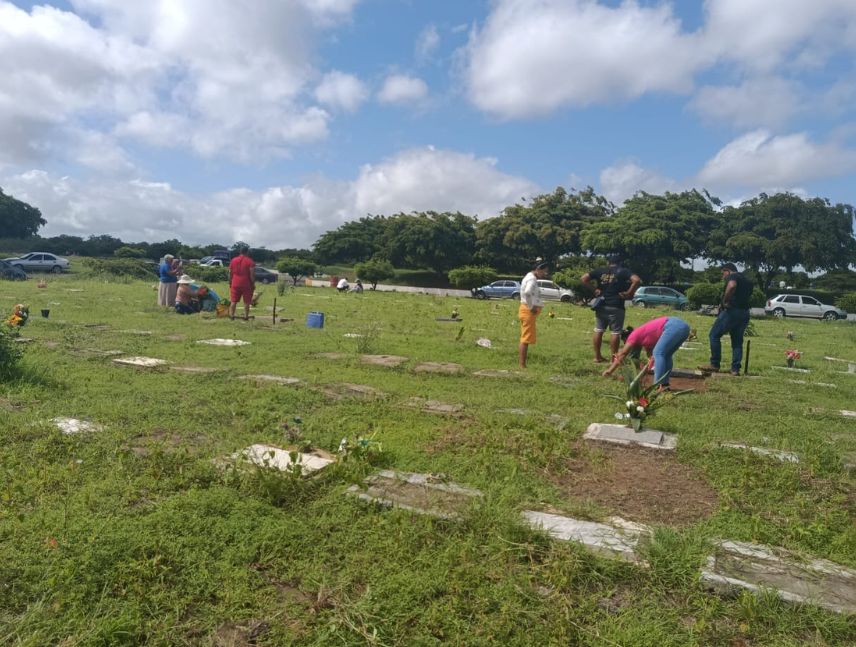 Gran afluencia en el Cementerio Jardines del Orinoco