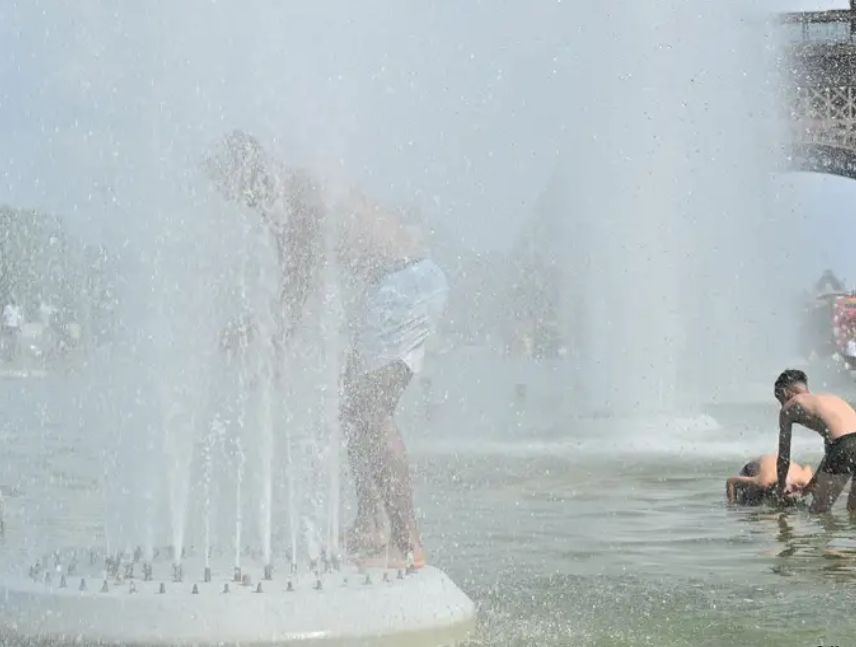Francia entra en alerta máxima por calor extremo e incendios