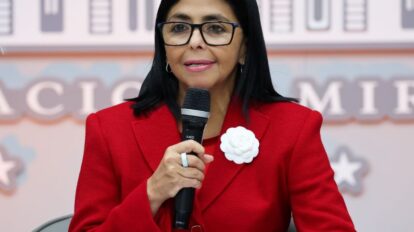 Delcy Rodríguez destaca generación de 644.000 empleos en el sector
