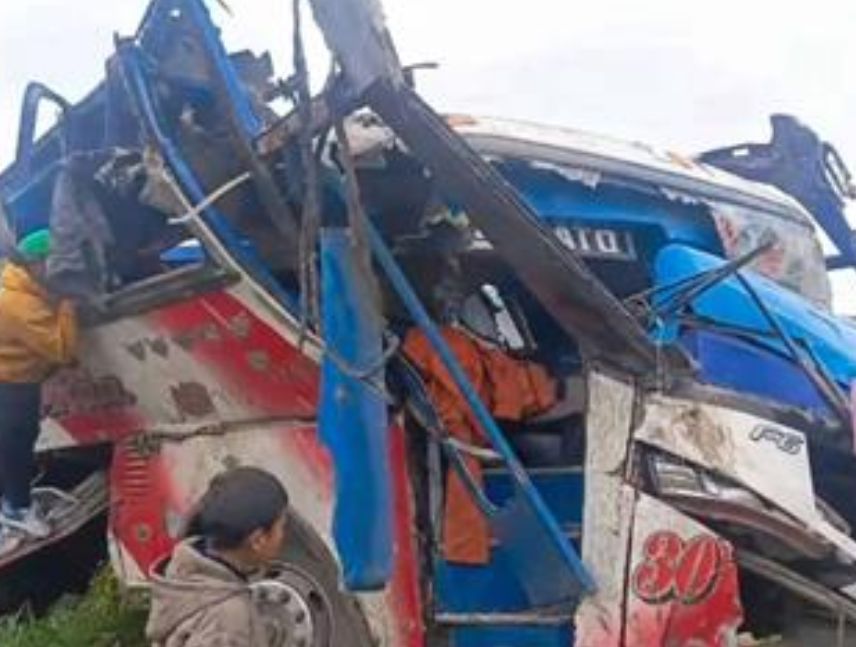 Vuelco de autobús deja cuatro muertos y 13 heridos en Ecuador