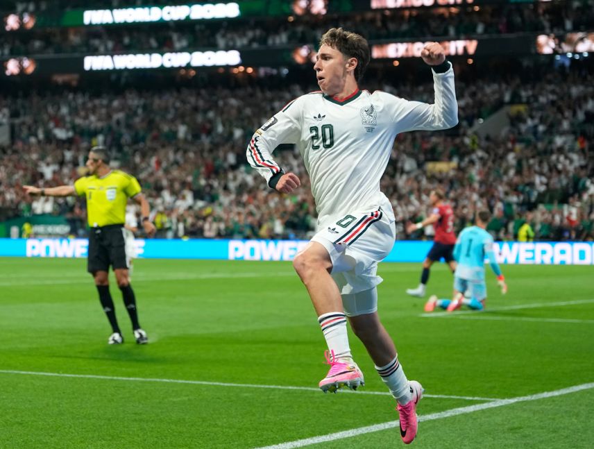 México golea 3-0 a República Checa y sigue invicto