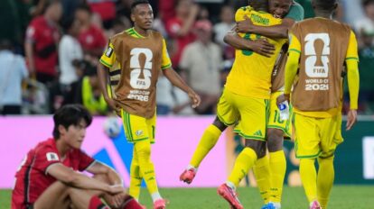 Sudáfrica vence a Corea del Sur y clasifica por primera vez