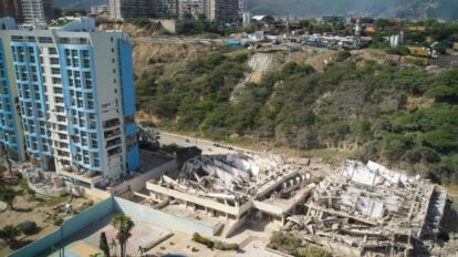 Se derrumba hotel donde se hospedaban familiares de beisbolistas
