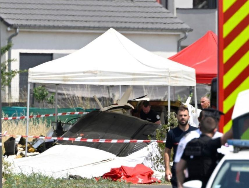 Once muertos al estrellarse un avión civil en Francia