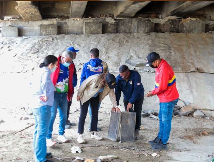 Verifican infraestructuras y puentes en La Guaira
