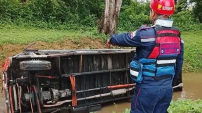 Siete heridos tras volcamiento de una buseta en Cojedes