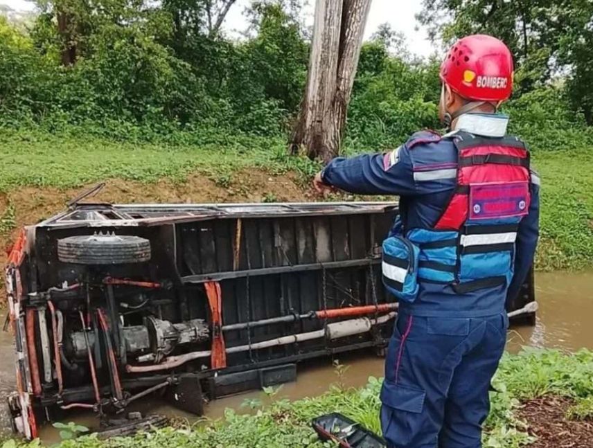 Siete heridos tras volcamiento de una buseta en Cojedes