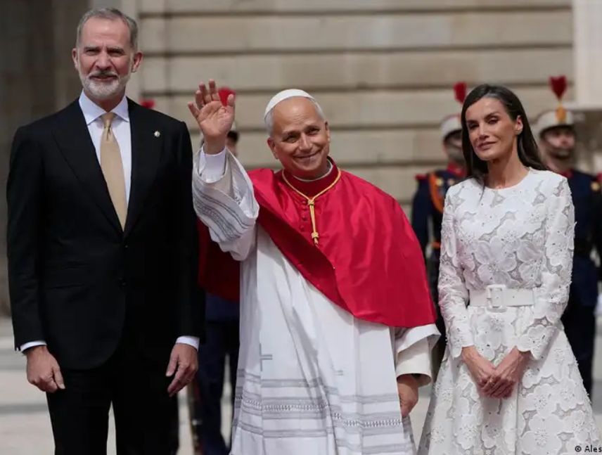 Reyes de España reciben al papa León XIV en Madrid