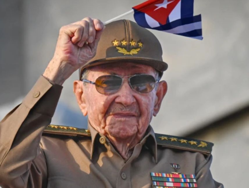 Raúl Castro aparece en acto público