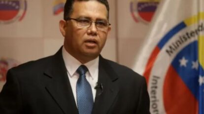 Ministro de Defensa supervisa el Comando de Aviación Naval