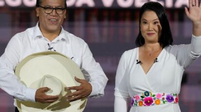 Perú define hoy a su próximo presidente en un reñido balotaje