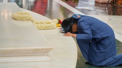 Delcy Rodríguez visita el ashram de Sai Baba