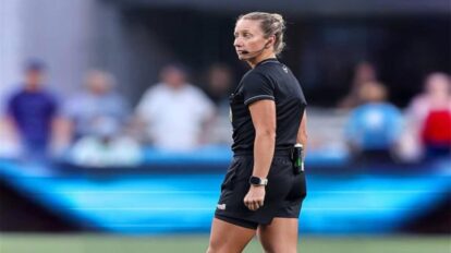Tori Penso es la segunda mujer en arbitrar en un Mundial masculino