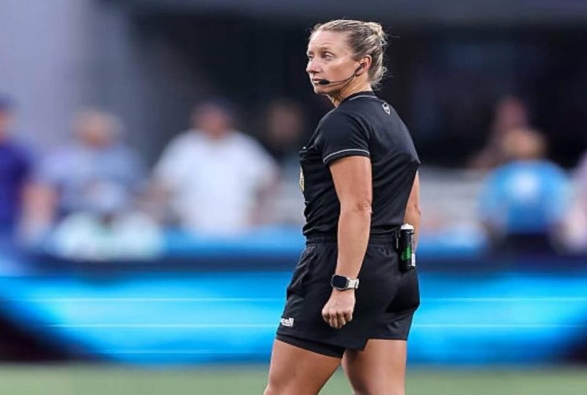 Tori Penso es la segunda mujer en arbitrar en un Mundial masculino