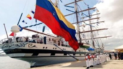 Buque Escuela Simón Bolívar pone a futuros oficiales