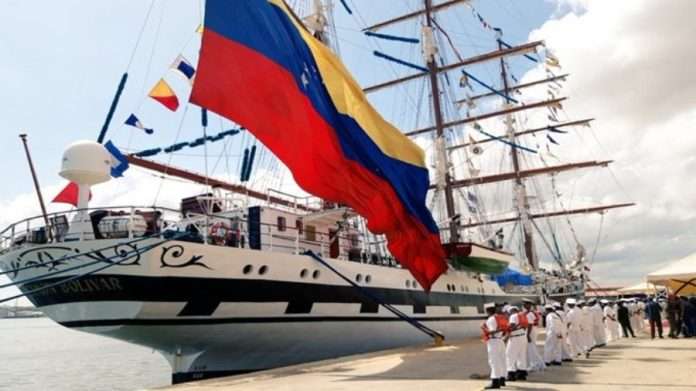Buque Escuela Simón Bolívar pone a futuros oficiales