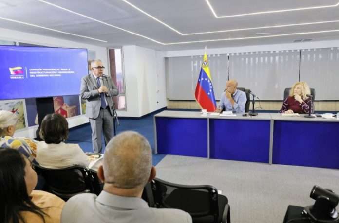 Instan a universidades a unirse al debate de reorganización del Gobierno