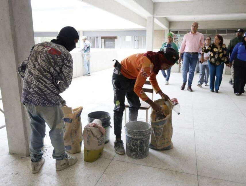 Héctor Rodríguez: 1.700 planteles educativos han sido recuperados