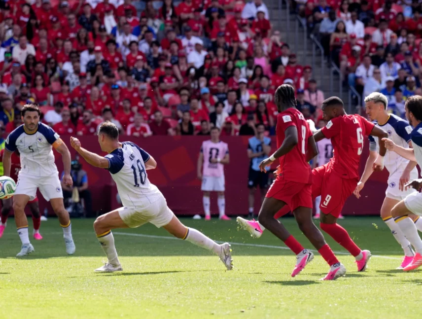 Canadá empata 1-1 con Bosnia