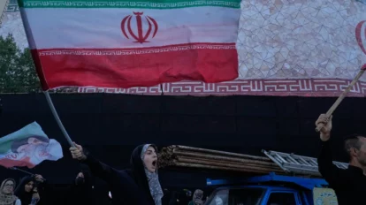 Trump anuncia acuerdo con Irán y apertura del estrecho de Ormuz