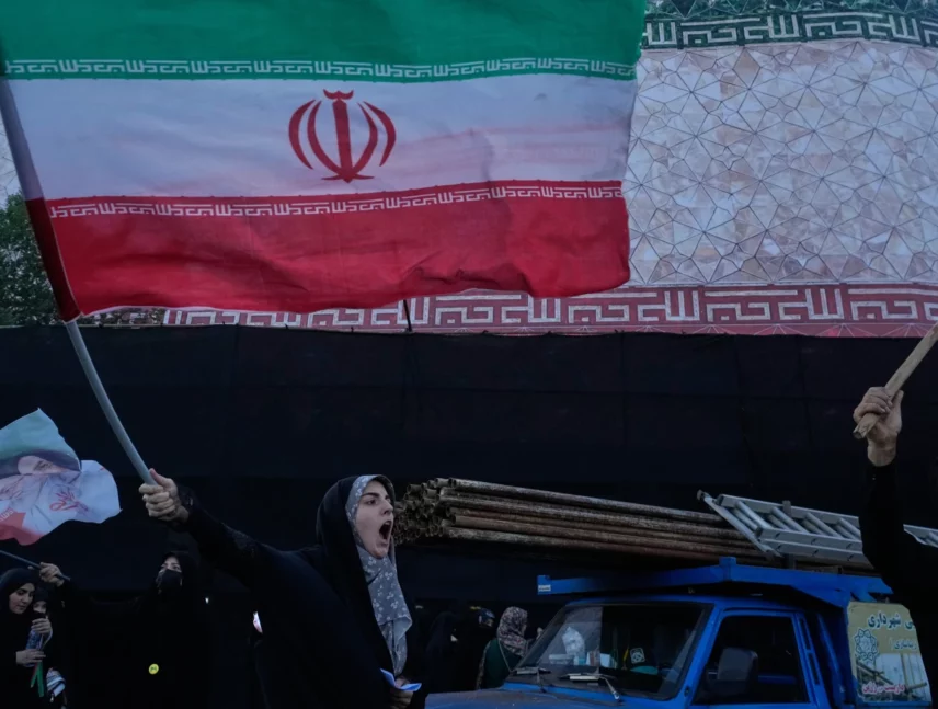Trump anuncia acuerdo con Irán y apertura del estrecho de Ormuz