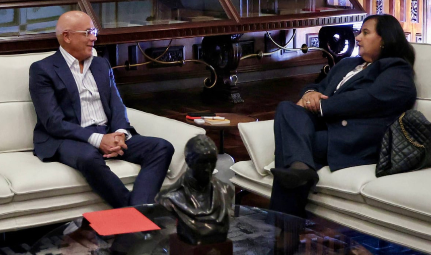 Jorge Rodríguez y Dinorah Figuera acuerdan mesa de diálogo político