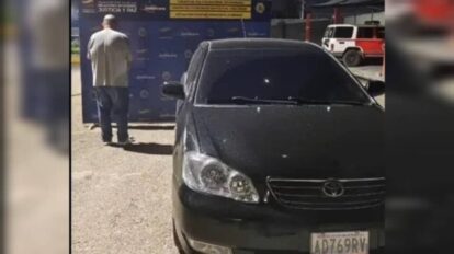 Detienen a hombre que arrastró a su esposa con el vehículo