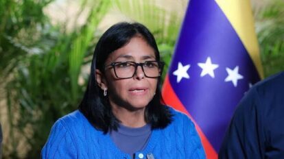 Delcy Rodríguez pide a los venezolanos no bajar a La Guaira