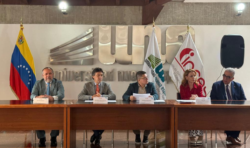 Inces firma alianza estratégica con universidades privadas