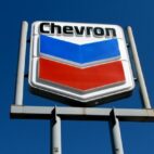 Chevron afirma que sus operaciones en Venezuela siguen activas