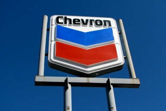 Chevron afirma que sus operaciones en Venezuela siguen activas