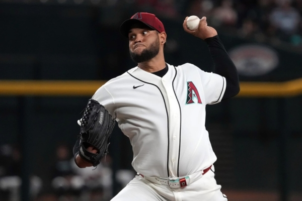 Eduardo Rodríguez llegó a las 100 victorias en su carrera en la MLB