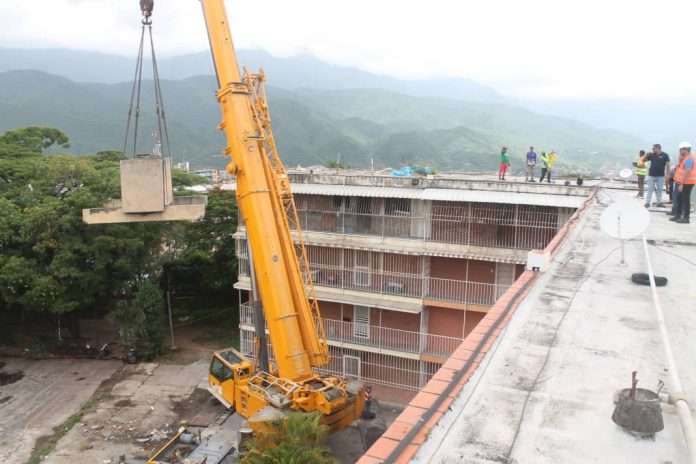 Retiran megatanques en Oropeza de Guarenas tras colapso de edificio