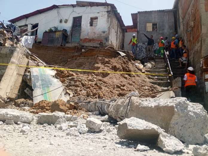 Desplome de muro afectó a cinco viviendas en Guarenas