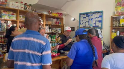 Atienden a comerciantes afectados para dinamizar el aparato productivo