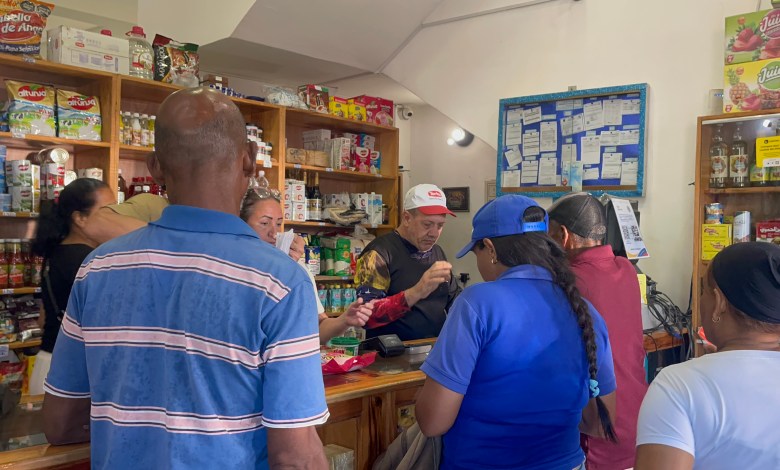 Atienden a comerciantes afectados para dinamizar el aparato productivo