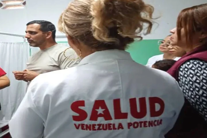 Garantizan medicamentos en campamentos de La Guaira