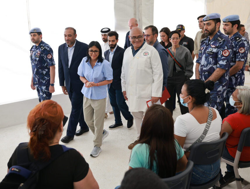 Presidenta Delcy Rodríguez visita hospital móvil instalado por Qatar