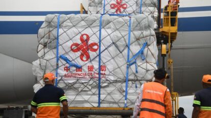 Primer lote de ayuda de China por terremotos llega a Venezuela